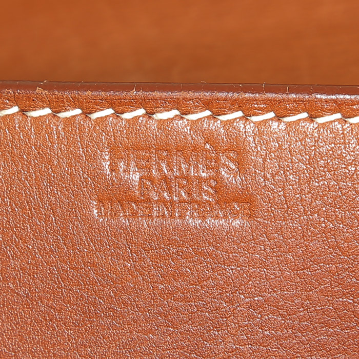 Porta-documentos Hermès  Étrivière business en cuero swift color oro - Detail D3