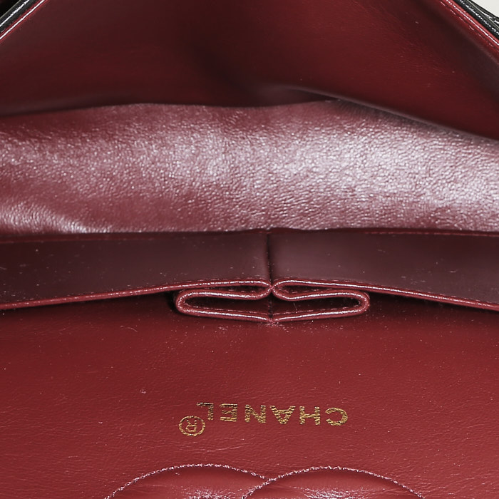 Sac à main Chanel  Timeless Classic en cuir matelassé noir - Detail D3