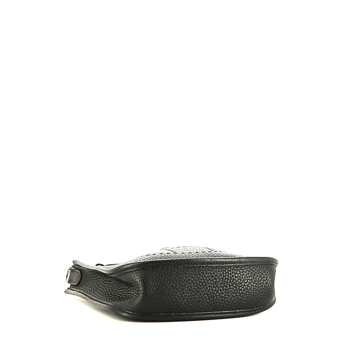 Bolso bandolera Hermès  Mini Evelyne en cuero togo negro - Detail D4