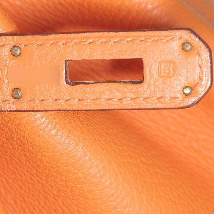 Bolso de mano Hermès  Birkin 35 cm en cuero taurillon clémence naranja - Detail D4