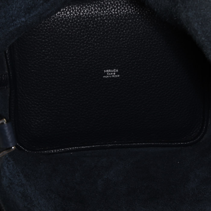 Hermès  Picotin handbag  in navy blue togo leather - Detail D2