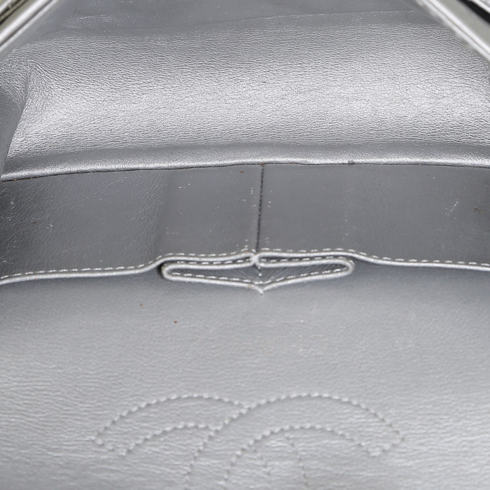 Chanel 2.55 handbag  in silver quilted leather - Detail D3