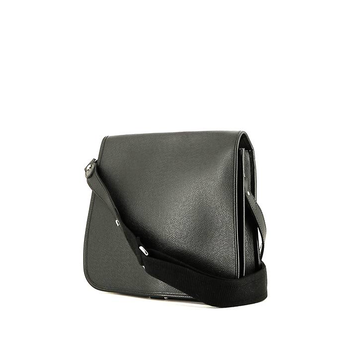 Louis Vuitton  Messenger shoulder bag  in black taiga leather - 00pp