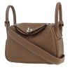 Borsa a tracolla Hermès  Lindy mini  in pelle togo etoupe - 00pp thumbnail