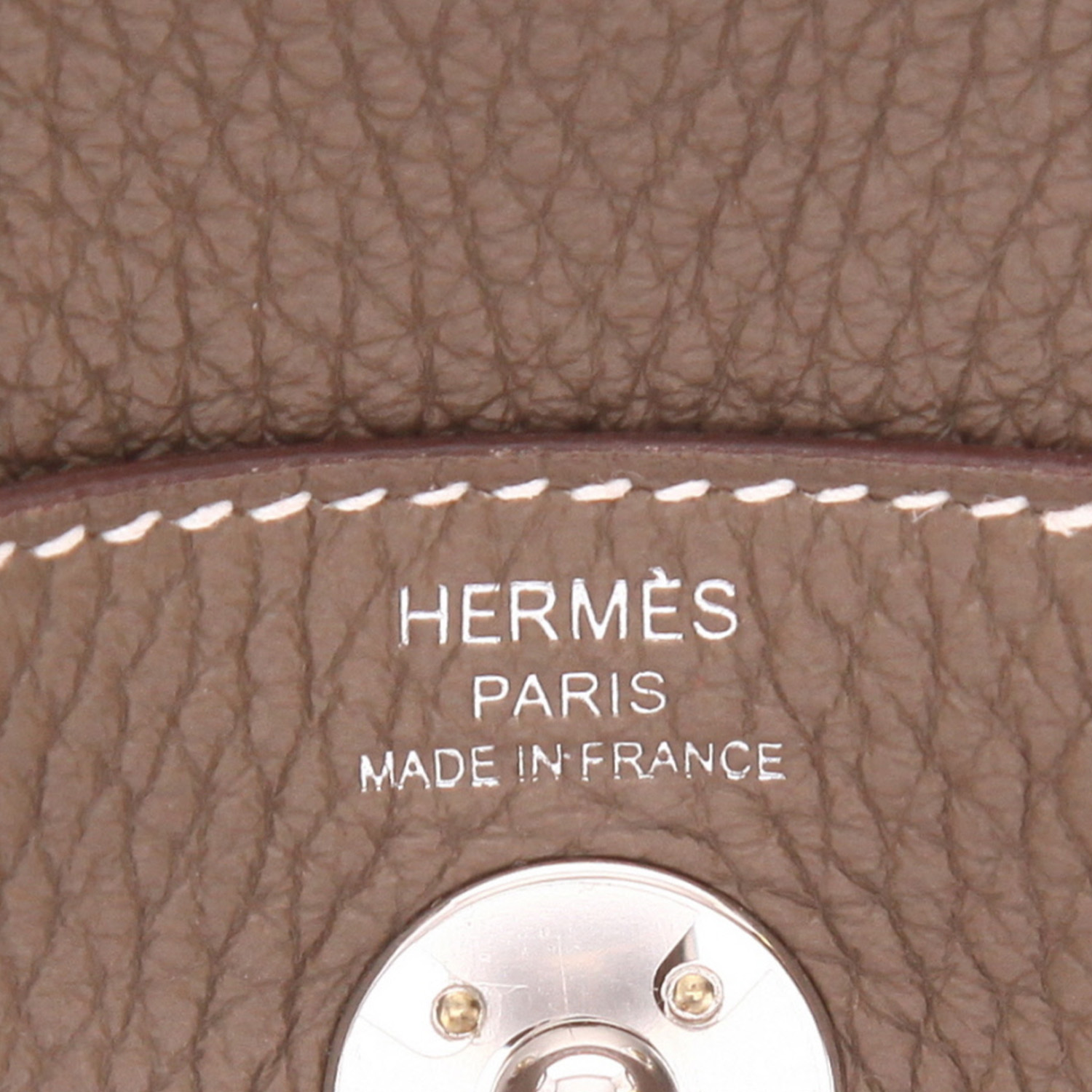 Hermès  Lindy mini  shoulder bag  in etoupe togo leather - Detail D2