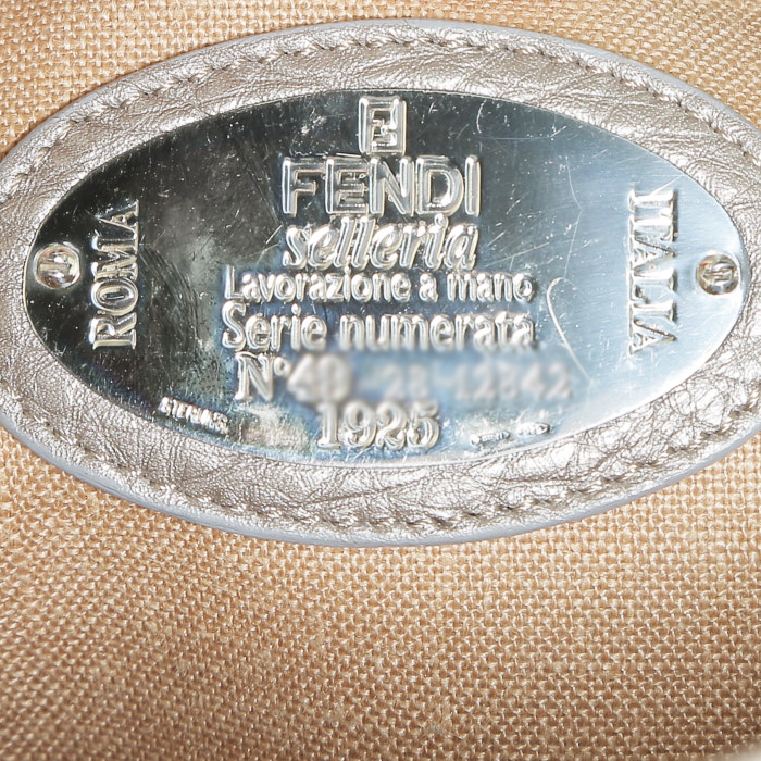 Fendi  Selleria 24 hours bag  in silver leather - Detail D4