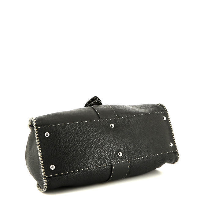 Fendi  Selleria handbag  in black grained leather - Detail D4