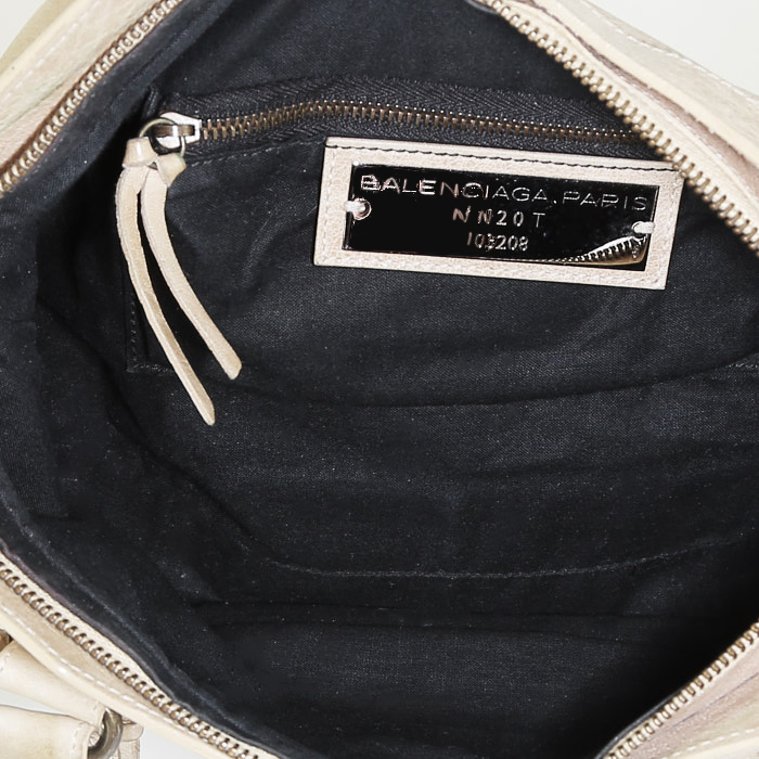 Sac bandoulière Balenciaga   en cuir vieilli beige écru - Detail D3