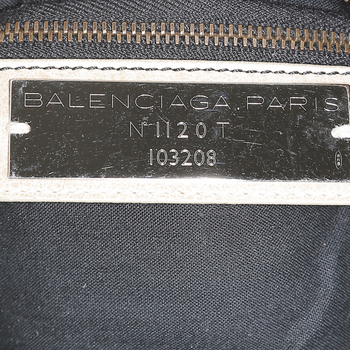 Bolso bandolera Balenciaga   en cuero usado beige crudo - Detail D4