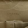 Sac bandoulière Chanel 2.55 maxi en cuir matelassé doré - Detail D3 thumbnail