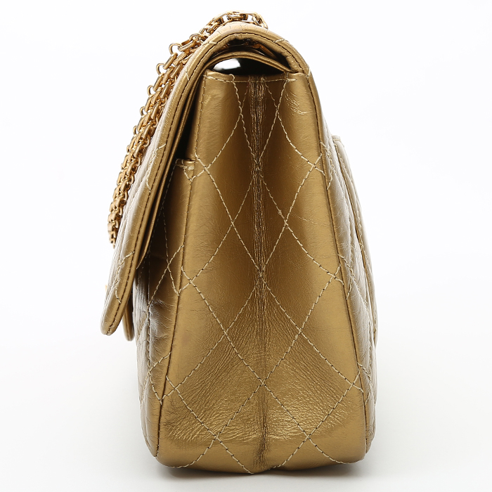 Bolso bandolera Chanel en cuero acolchado dorado - Detail D5