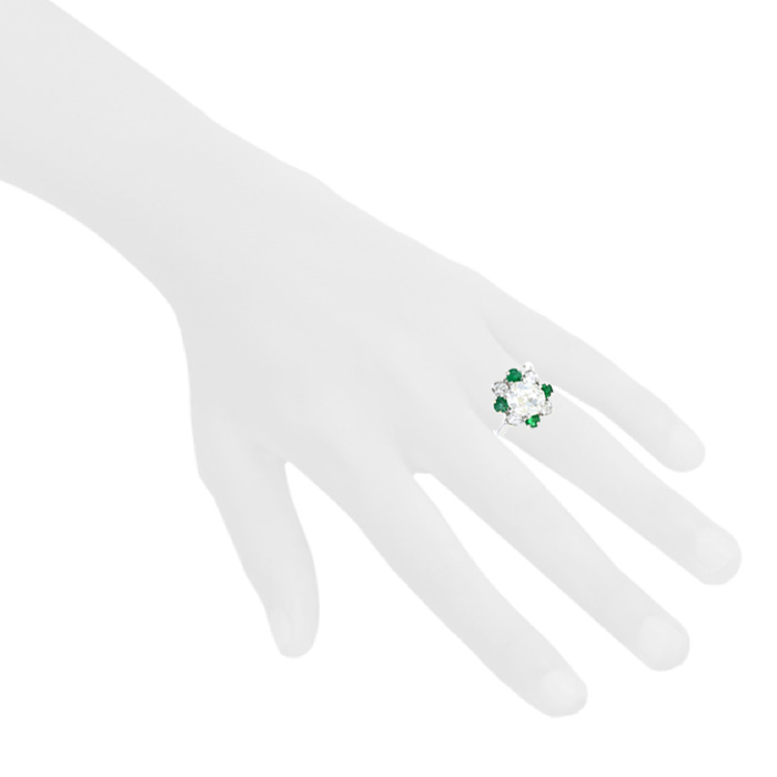 Mellerio ring in platinium, diamonds and emerald - Detail D1