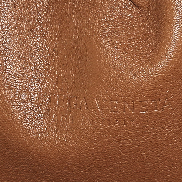 Bolso/bolsito Bottega Veneta  Pouch en cuero marrón - Detail D3