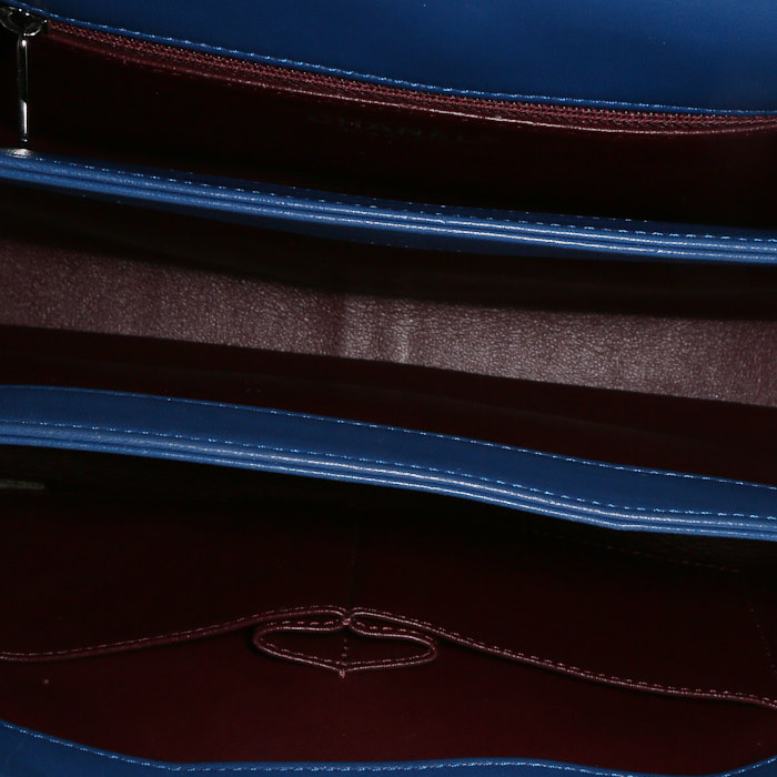 Chanel Trendy CC handbag in blue quilted leather - Detail D3