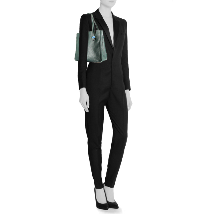 Sac cabas Hermès Victoria en cuir Fjord vert et cuir Courchevel bleu - Detail D1