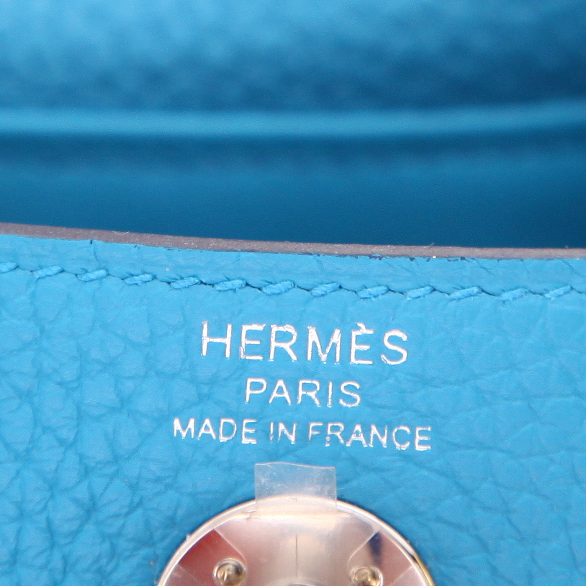 Borsa a tracolla Hermès  Lindy mini  in pelle togo blu - Detail D2
