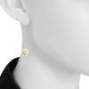 Dior Rose des vents earrings in yellow gold, mother of pearl and diamond - Detail D1 thumbnail