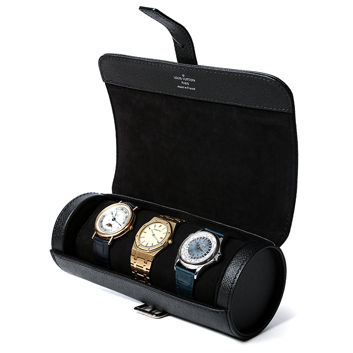 Louis Vuitton, three watches case, in Monogram canvas, finishes in natural cowhide and gilded metal, microfiber lining - Detail D1