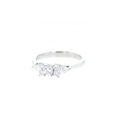 Anello Tiffany 
Co Seven Stone in platino e diamanti