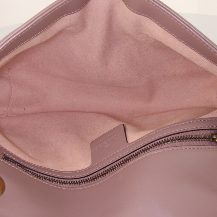 Sac bandoulière Gucci GG Marmont petit modèle en cuir matelassé beige - Detail D3