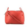 Bottega Veneta  Nodini shoulder bag  in red intrecciato leather - 360 thumbnail