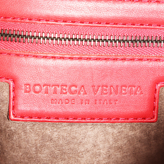 Sac bandoulière Bottega Veneta  Nodini en cuir intrecciato rouge - Detail D3