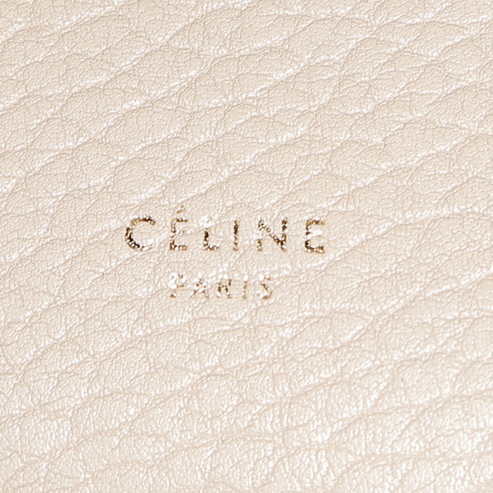 Sac à main Celine  Tie Bag moyen modèle  en cuir grainé beige - Detail D3