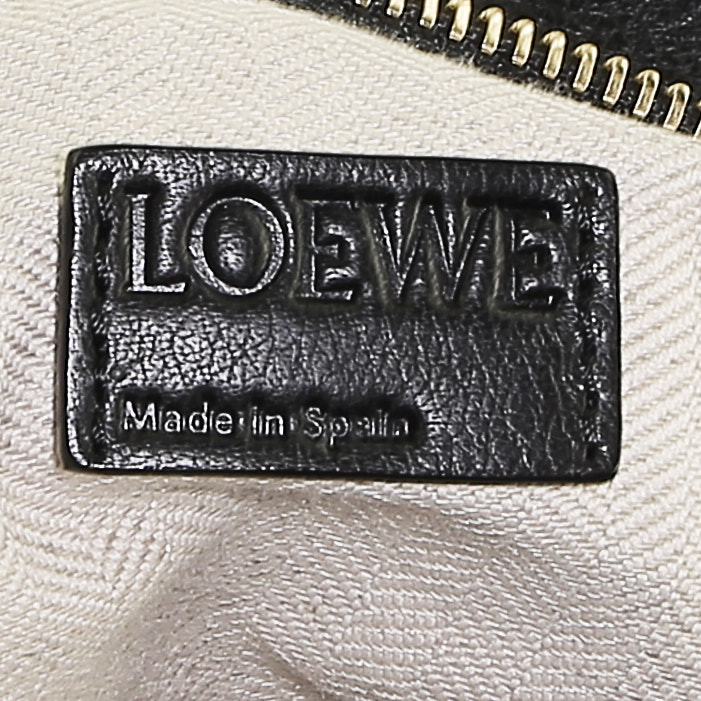 Loewe  Puzzle  shoulder bag  in red suede  and black leather - Detail D4