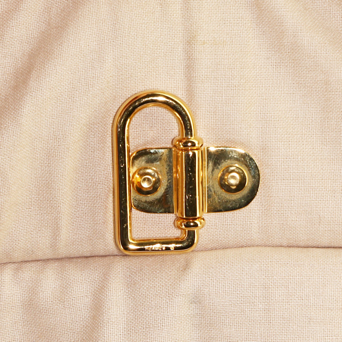 Hermès  Victoria clothes-hangers  in red togo leather - Detail D3