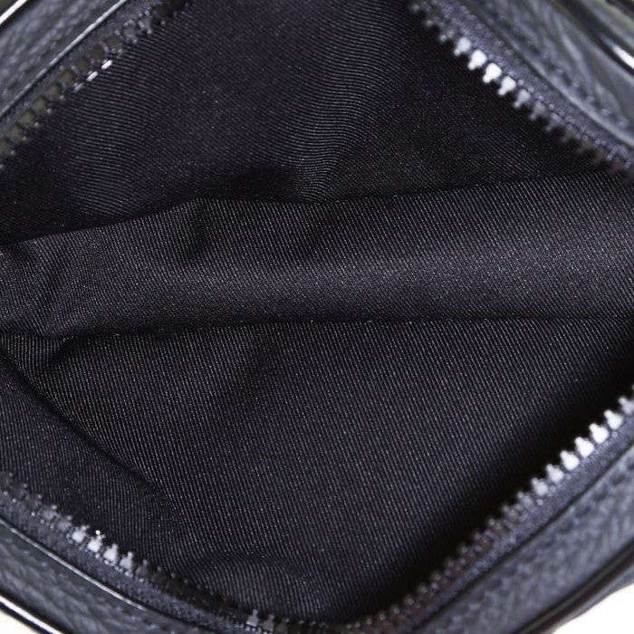Pochette-cintura Louis Vuitton  Editions Limitées in pelle monogram con stampa nera - Detail D2