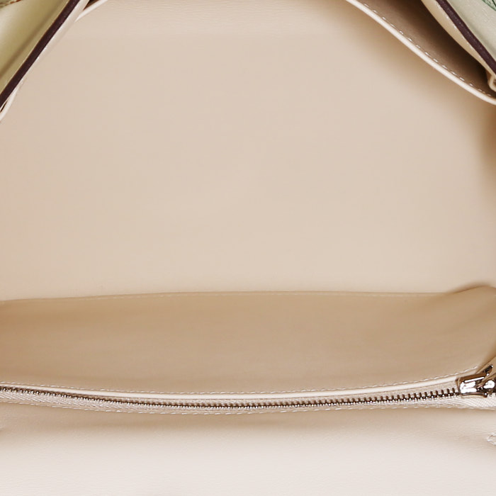 Bolso de mano Hermès  Kelly In&Out en cuero swift nata - Detail D3
