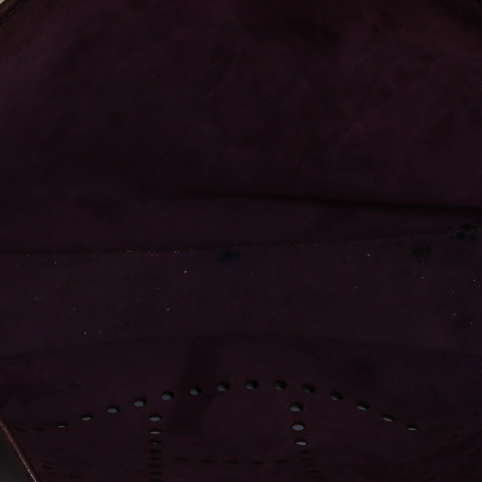 Sac bandoulière Hermès  Evelyne en cuir epsom violet - Detail D2