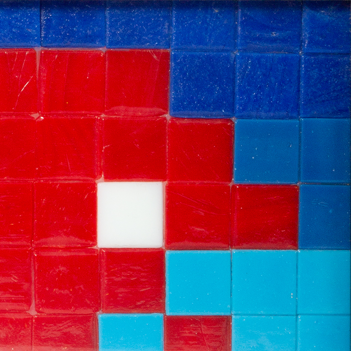 Sculpture INVADER, Kit d'invasion IK. 05 : Si 2600 - 2006, carreaux de mosaïques, numéroté au dos du blister ouvert "015/150". - Detail D1