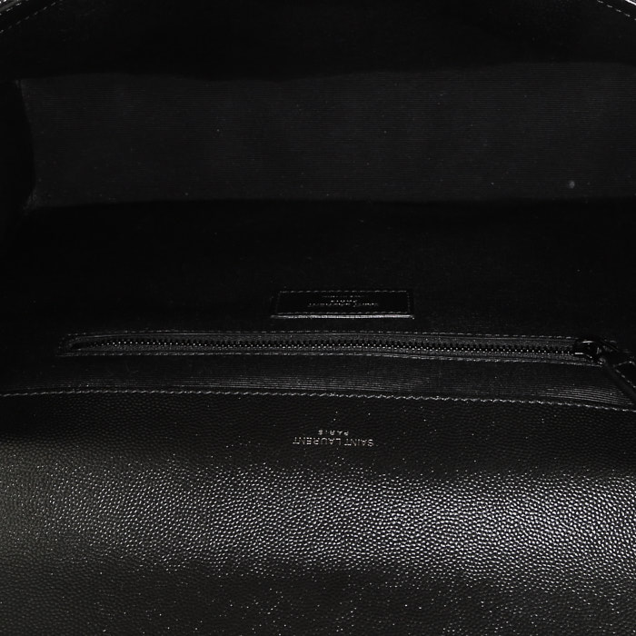 Bolso de mano Saint Laurent  Enveloppe modelo grande  en cuero granulado acolchado negro - Detail D3