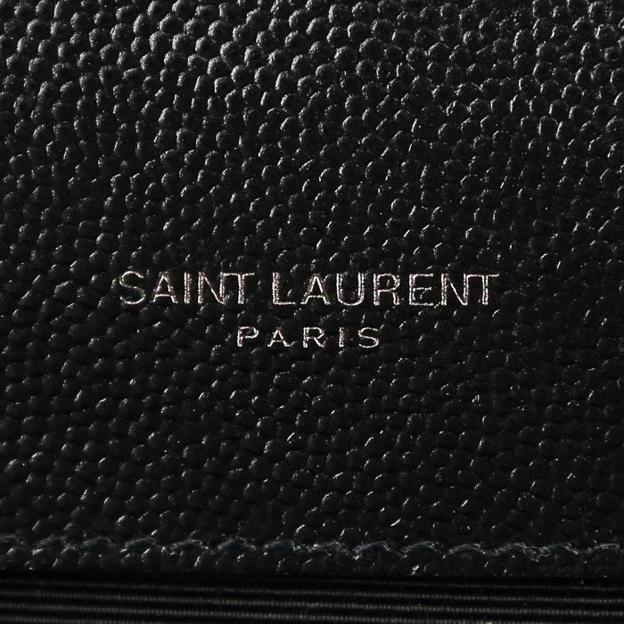 Bolso de mano Saint Laurent  Enveloppe modelo grande  en cuero granulado acolchado negro - Detail D4