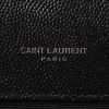 Bolso de mano Saint Laurent  Enveloppe modelo grande  en cuero granulado acolchado negro - Detail D4 thumbnail