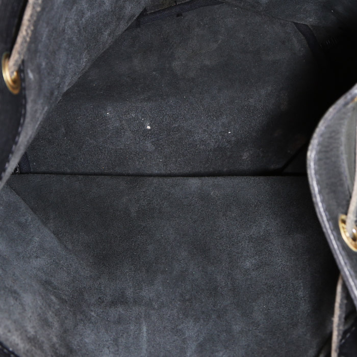 Sac besace Louis Vuitton  Grand Noé en cuir épi noir - Detail D2