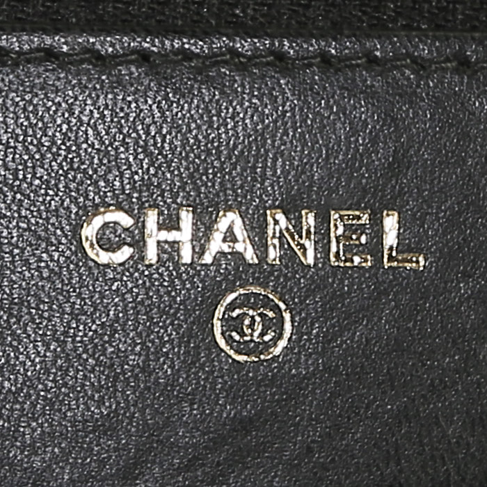 Sac bandoulière Chanel  Wallet on Chain en cuir noir - Detail D3