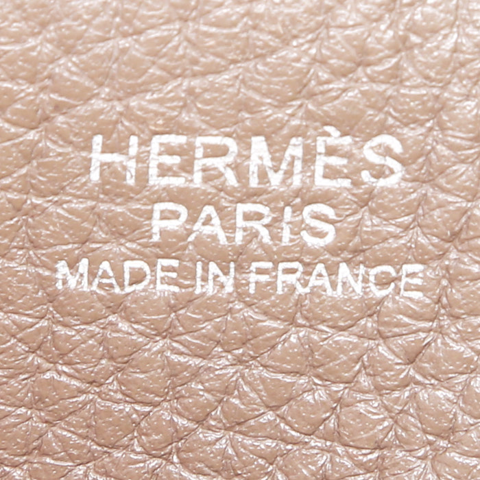 Sac bandoulière Hermès  Evelyne en cuir togo étoupe - Detail D3