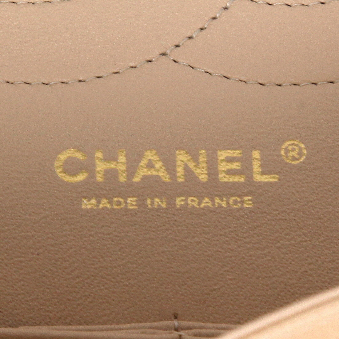 Bolso bandolera Chanel  Timeless Jumbo en cuero granulado acolchado beige - Detail D9