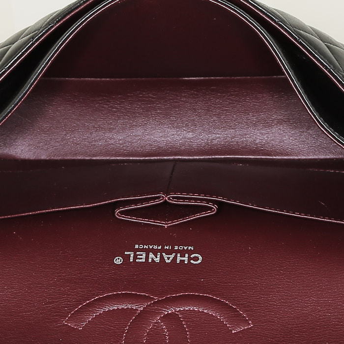 Sac à main Chanel  Timeless Classic en cuir matelassé noir - Detail D3
