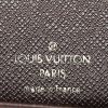 Porta-documentos Louis Vuitton  Robusto en cuero taiga color burdeos - Detail D3 thumbnail