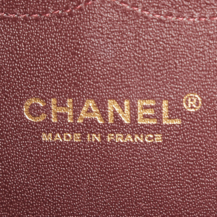 Bolso bandolera Chanel  Timeless Maxi Jumbo en cuero acolchado negro - Detail D4