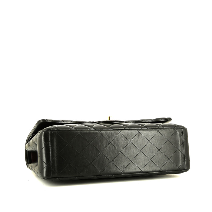 Bolso bandolera Chanel  Timeless Maxi Jumbo en cuero acolchado negro - Detail D5