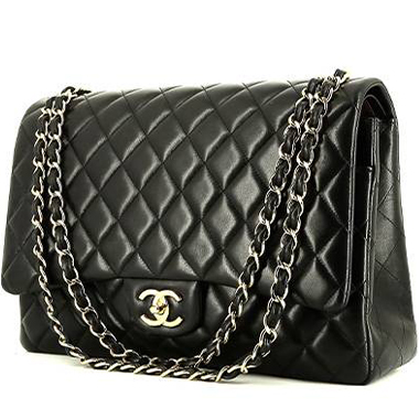 Chanel  Timeless Maxi Jumbo shoulder bag  in black quilted leather