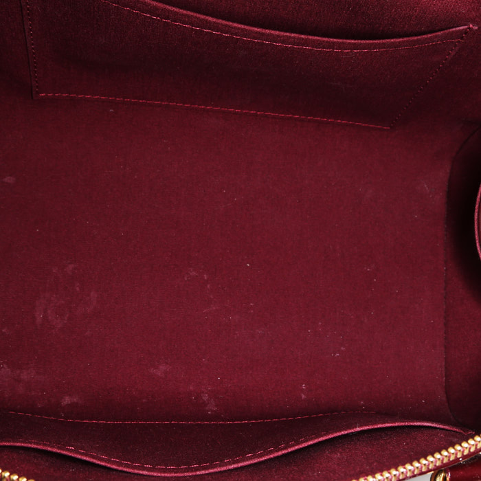 Sac porté épaule ou main Louis Vuitton  Sherwood en cuir verni monogram bordeaux - Detail D2
