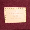 Bolso para llevar al hombro o en la mano Louis Vuitton  Sherwood en charol Monogram color burdeos - Detail D3 thumbnail