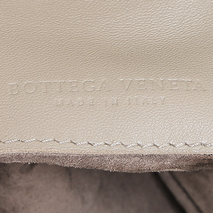 Bottega Veneta   messenger bag  in taupe intrecciato leather - Detail D3
