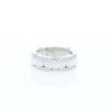 Anello flessibile Chanel Ultra modello medio in oro bianco, diamanti e ceramica bianco - 360 thumbnail
