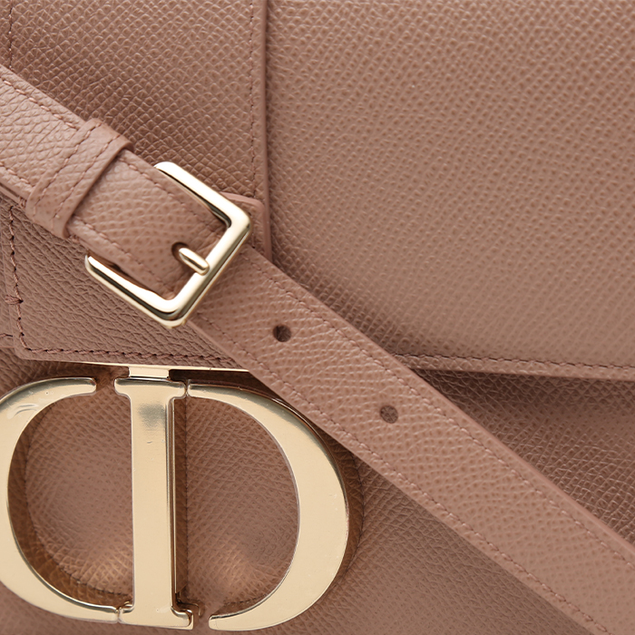 Borsa a tracolla Dior  30 Montaigne in pelle martellata rosa pallido - Detail D1